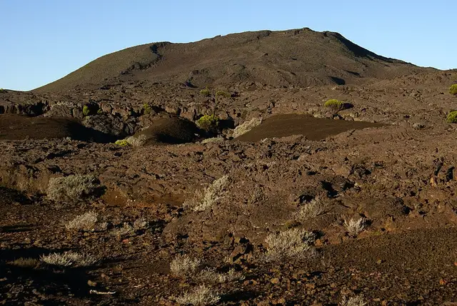 Le Piton Haüy (près du Piton de la Fournaise sur l' )