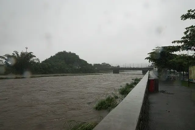 Rivière des Marsouins en crue